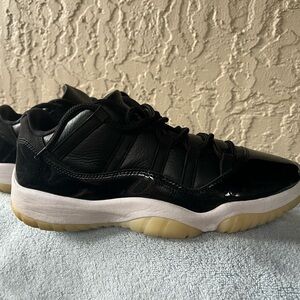 Air Jordan 11, Retro Low- Used in good shape